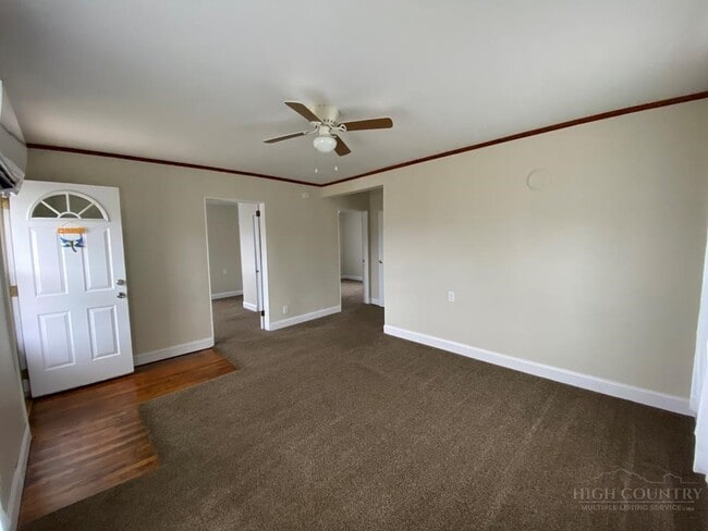 Building Photo - 11 E 5th St