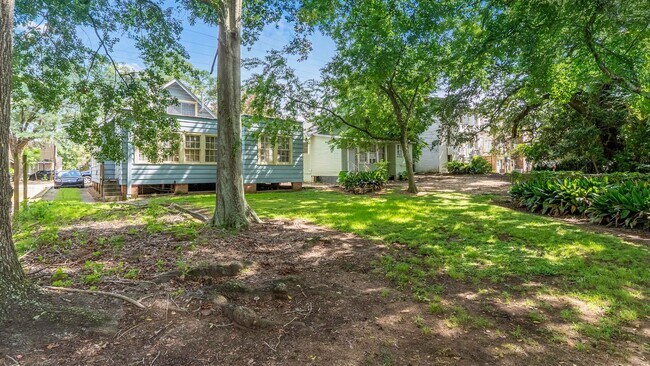 Building Photo - Adorable Cottage Just Steps from LSU's Campus and the Lakes!