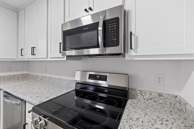 Building Photo - Newly Renovated 2 Bed, 1 Bath in Downtown Wake Forest!