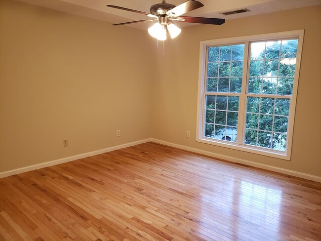 Building Photo - Cul-de-sac home ready to move in!