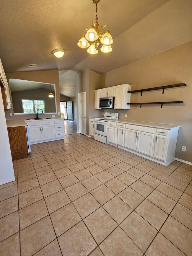 Building Photo - 2713 Edgemere Dr