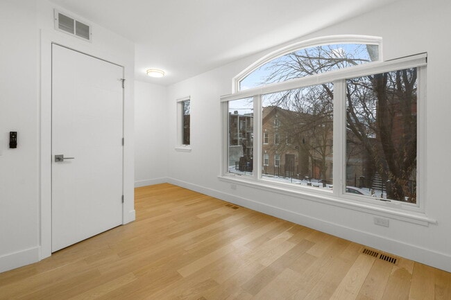 Building Photo - 1618 W Pierce Ave