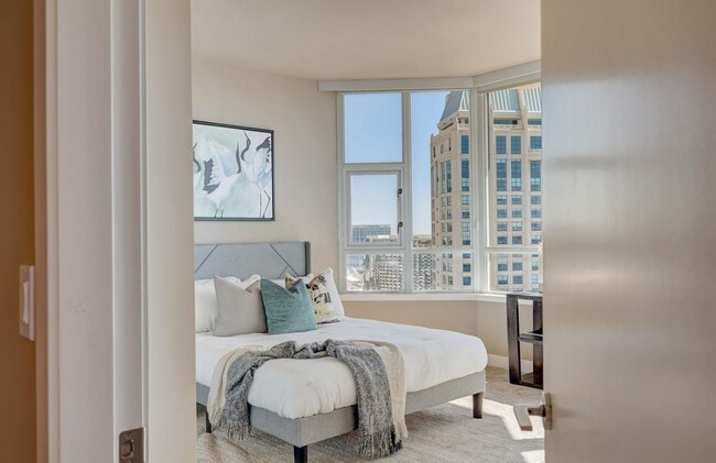 Building Photo - 700 W Harbor Dr