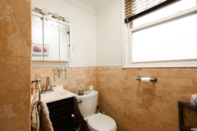 Building Photo - 38 Rosemont St