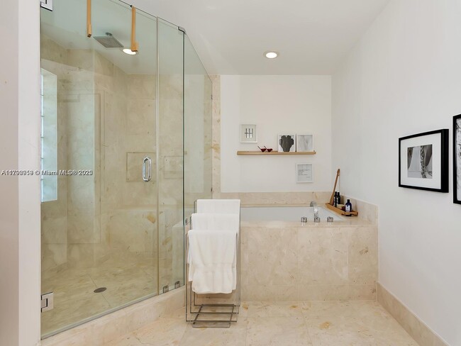 Building Photo - 2711 S Ocean Dr