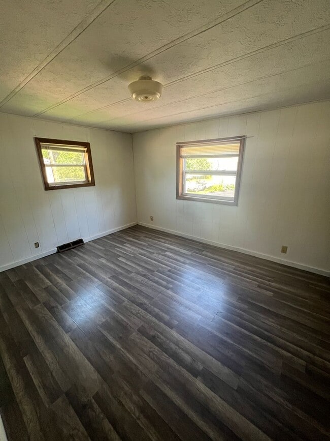 Building Photo - Click the “Apply Now” button or email wapmrentals@gmail.com for a prompt response.