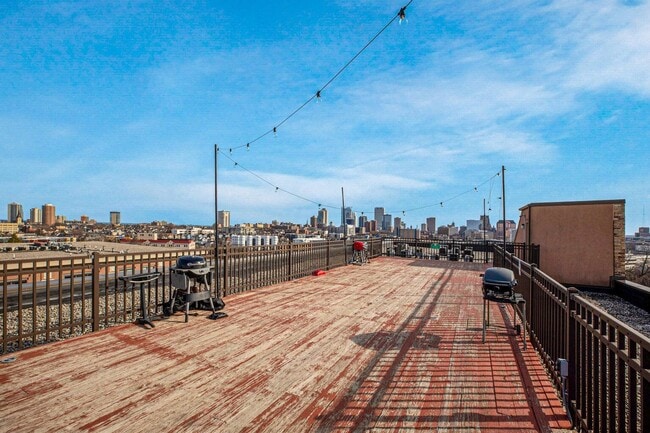 Building Photo - 234 E Reservoir Ave