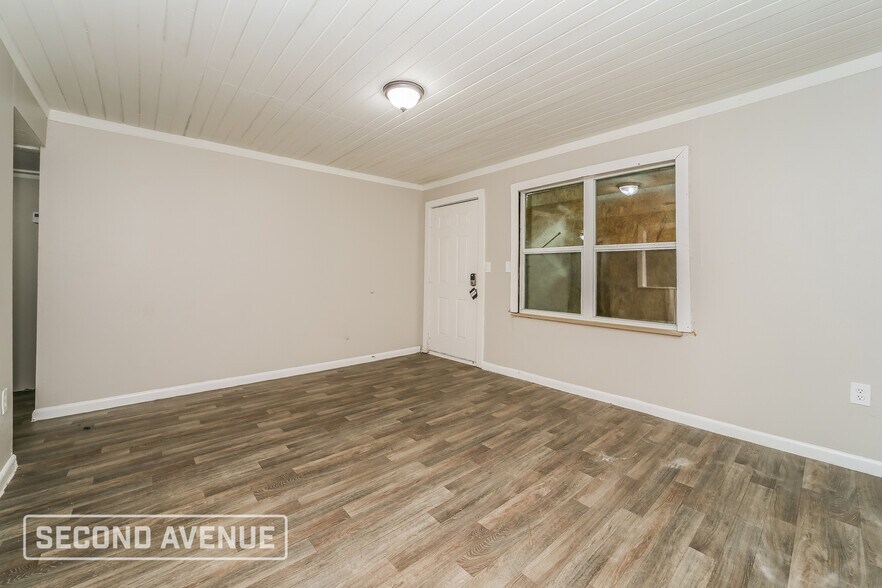 Building Photo - 1594 W 30th St