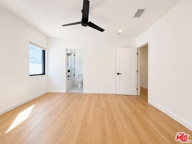 Building Photo - 818 N Genesee Ave