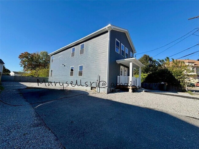 Building Photo - 93 Ledge St