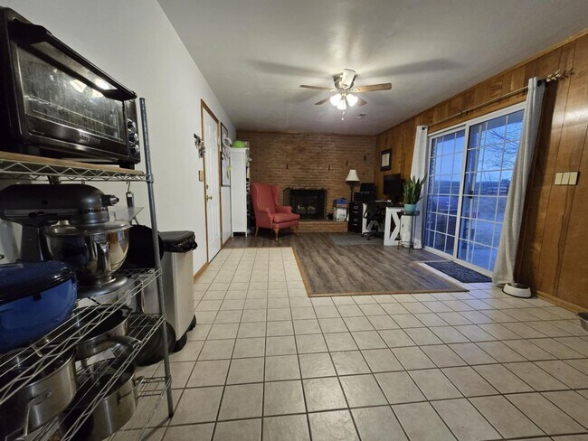 Building Photo - Christiansburg, 3 BR / 2.5 BA, Available A...