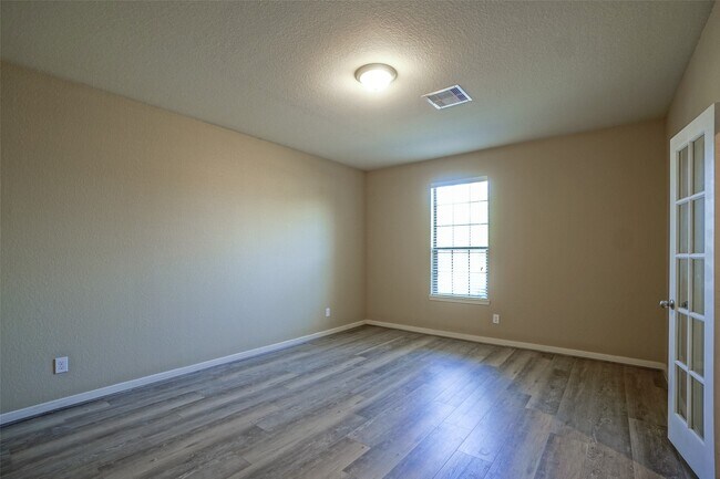 Building Photo - 8206 Jasmine Ct