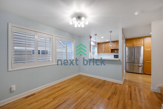 Building Photo - Charming Victorian-style craftsman 3-Bedroom Townhouse with 2.5 Baths – 1610 Sq Ft of Comfortable...