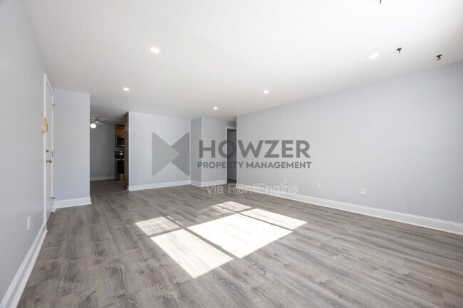 Building Photo - 307 W Main St