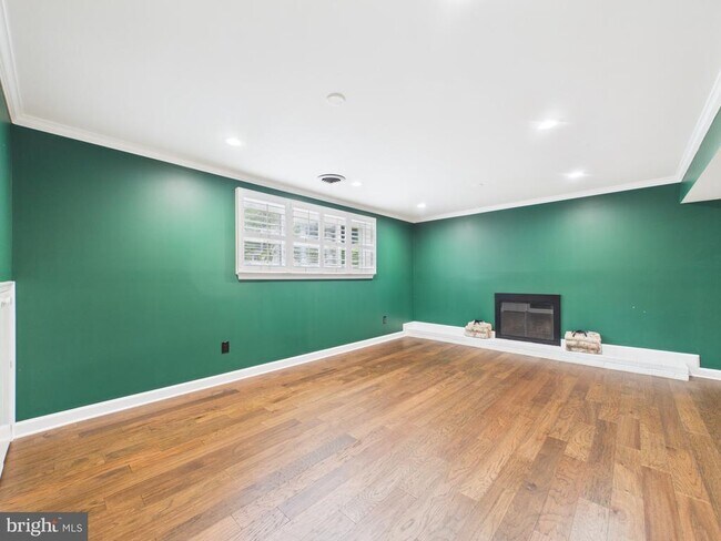 Building Photo - 9201 Cherrytree Dr