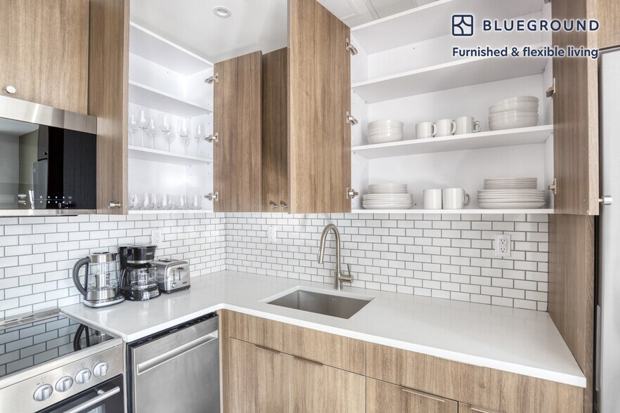 Building Photo - 68 Gold St