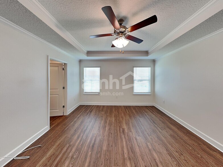 Building Photo - 4624 Birdsong Dr