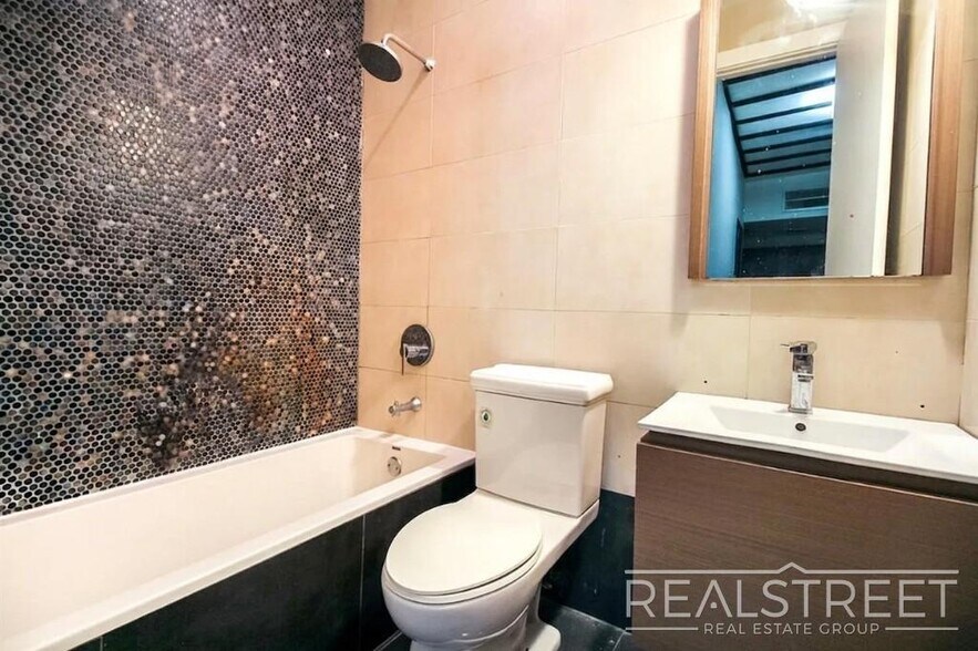 Building Photo - Greene Avenue