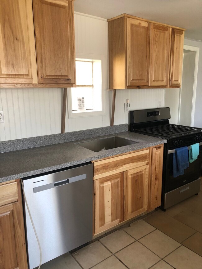 Kitchen - 3507 Reichert Rd