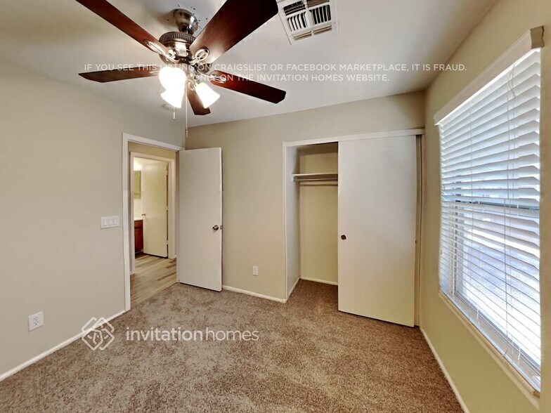 Building Photo - 7820 S 48th Dr
