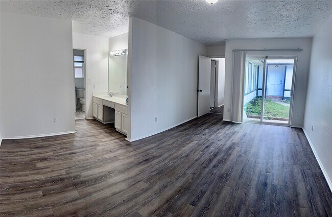 Building Photo - 13035 Bassford Dr