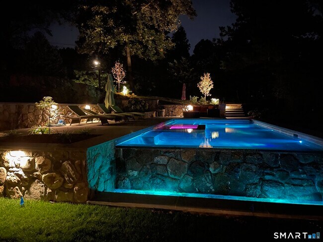 Building Photo - 9 Dancing Bear Rd