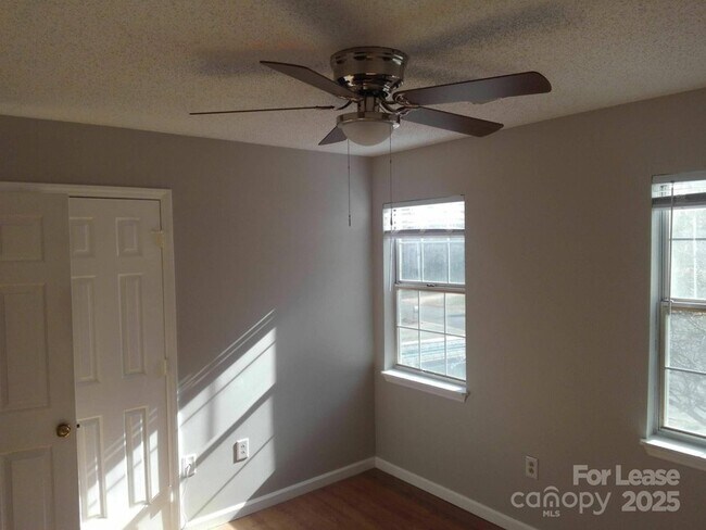 Building Photo - 7334 Reynard Ln