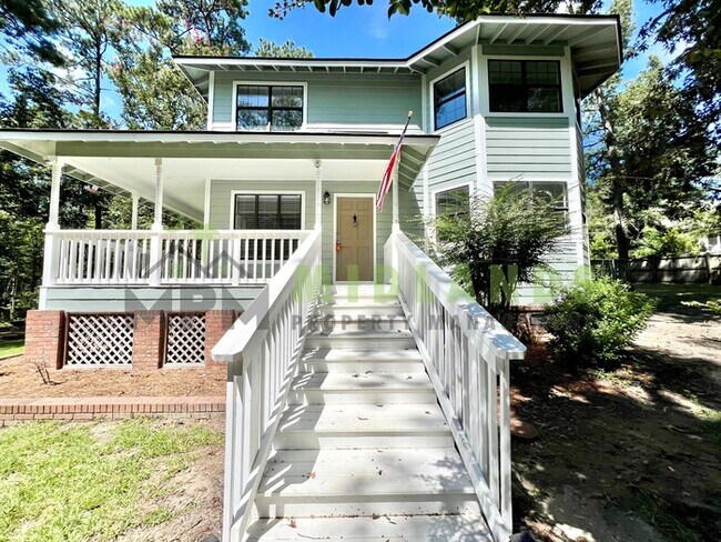 Building Photo - 746 Madera Rd