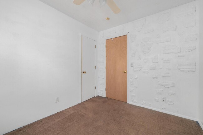 Building Photo - 274 Green Pond Rd