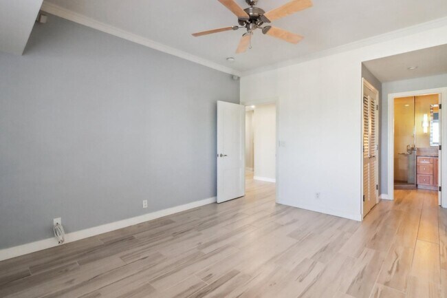 Building Photo - 1155 N La Cienega Blvd