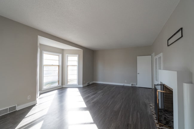 Building Photo - 603 W 18th St