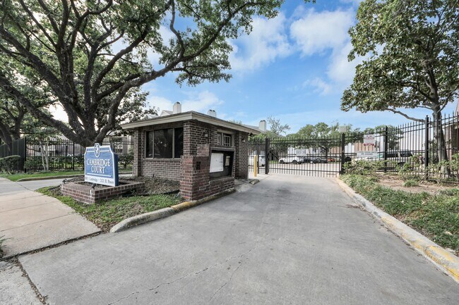 Building Photo - 8055 Cambridge St