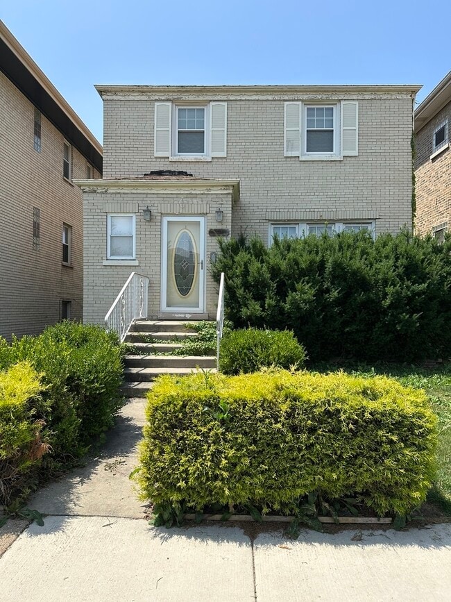 Building Photo - 1644 Clarence Ave
