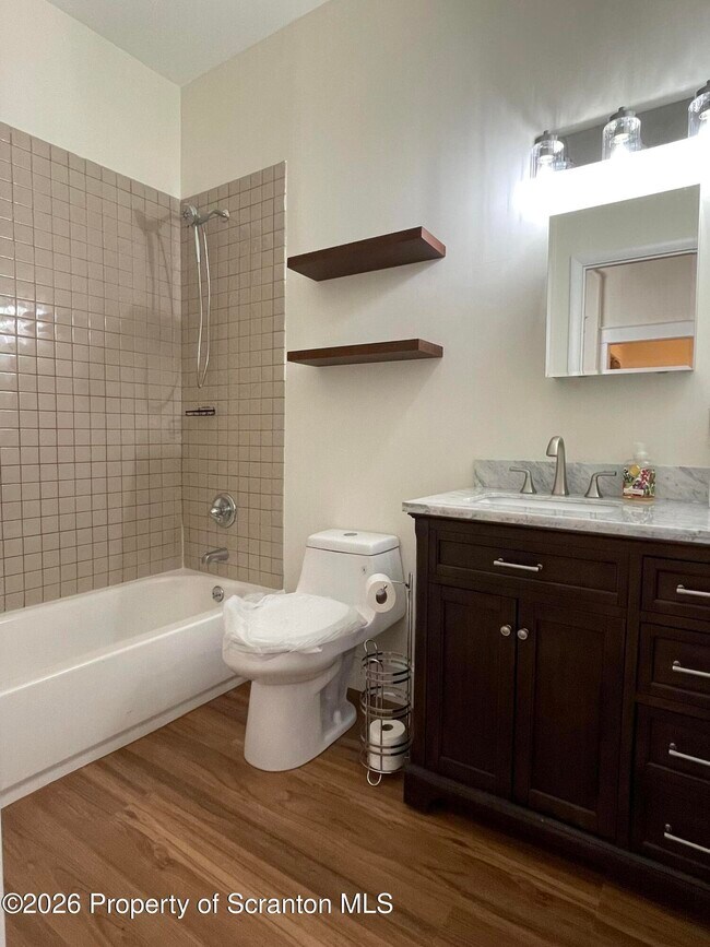 Building Photo - 1064 Lincoln St