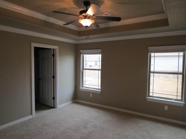 Building Photo - 3 Bedroom 2 bath in Prairie Grove! Corner ...
