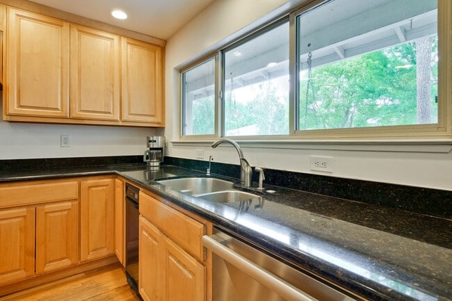 Building Photo - Amazing Midtown Home on a Quiet Cul-de-sac.