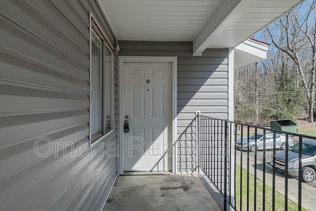 Building Photo - 1600 14th Ave E