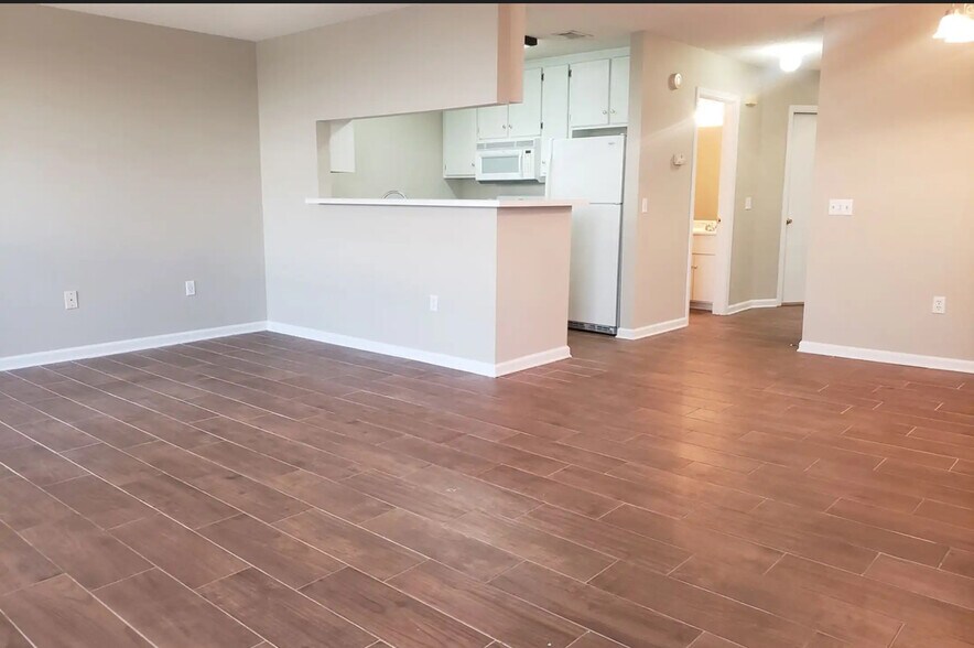 Building Photo - 127 S Spring View Dr