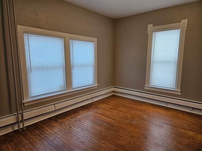 Building Photo - 1444 Main St