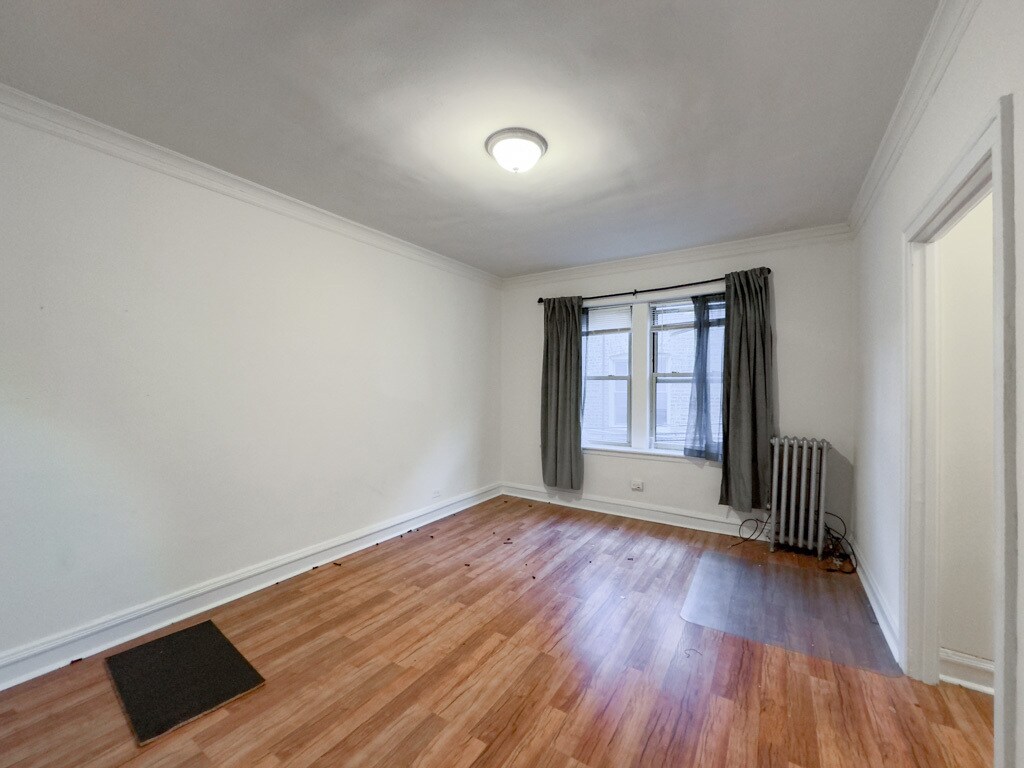 Building Photo - 2536 N Sawyer Ave