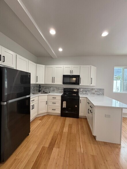 Kitchen - 2037 St Salazar Cir