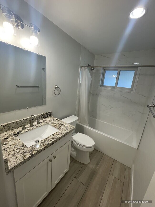 Building Photo - IMMEDIATE MOVE IN!