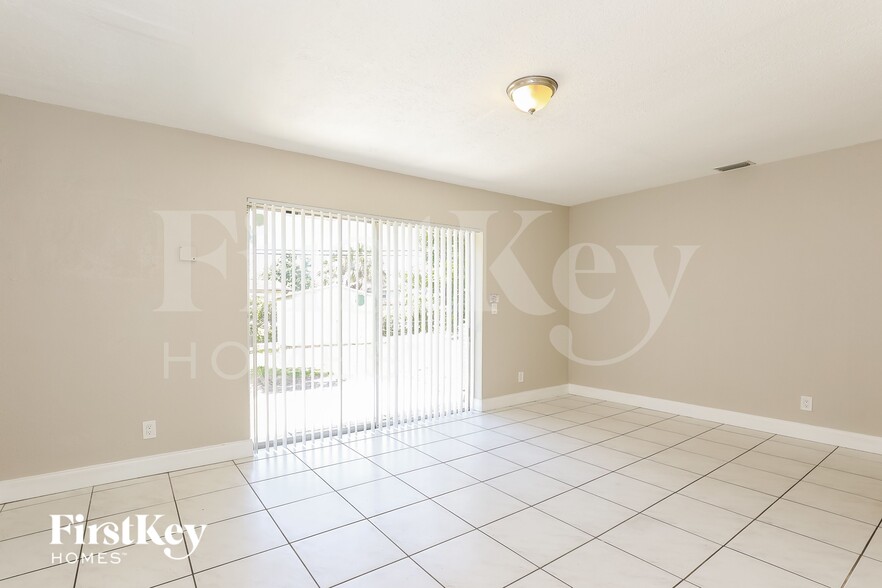 Building Photo - 6487 SW 26th St
