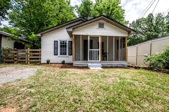 Building Photo - 3 Bedrooms, 1 Bathroom - North Rome House