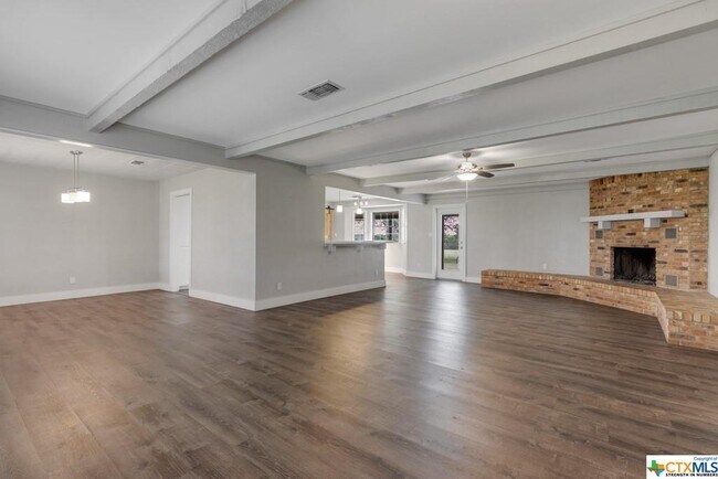 Building Photo - 10185 FM1101