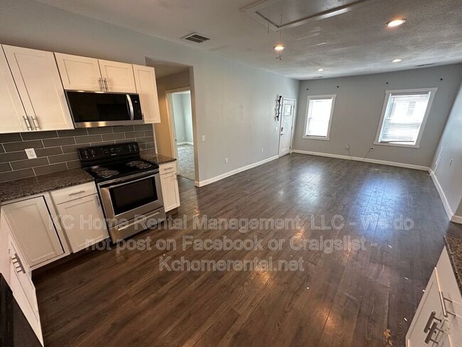 Building Photo - 316 W Elm St