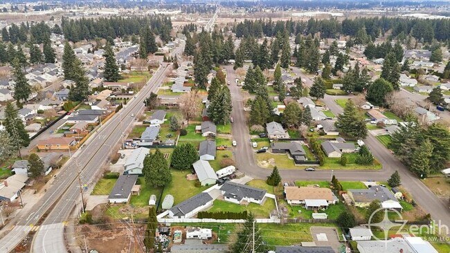 Building Photo - 13801 NE 40th St