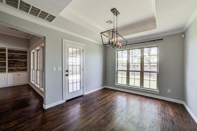 Building Photo - 4 Bed / 3 Bath in Jenks!