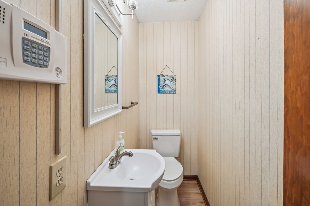 Building Photo - 1063 Burcale Rd