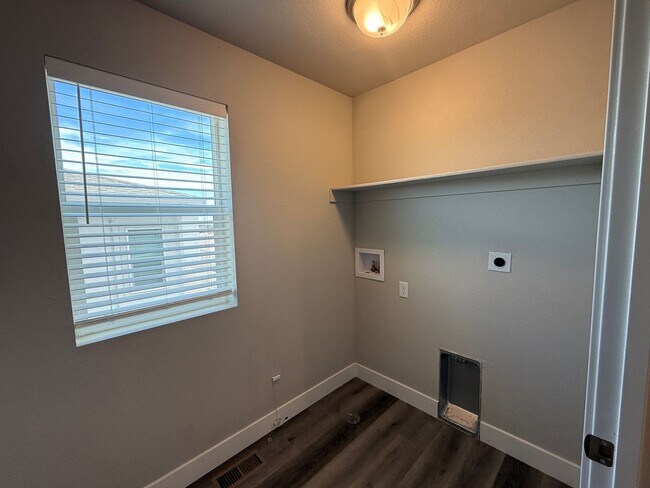 Building Photo - 5 Bed 3 Bath Home in Meridian Ranch!!!